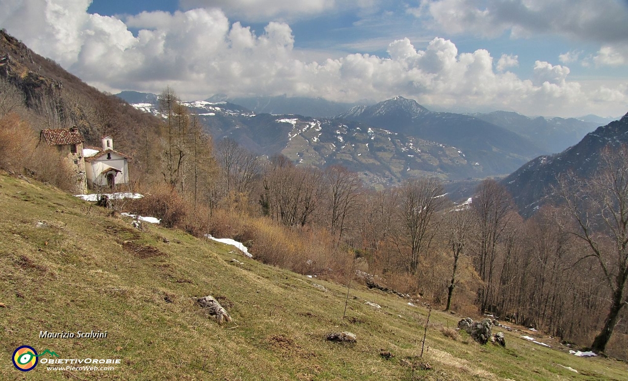 31 La chiesetta e il suo panorama....JPG